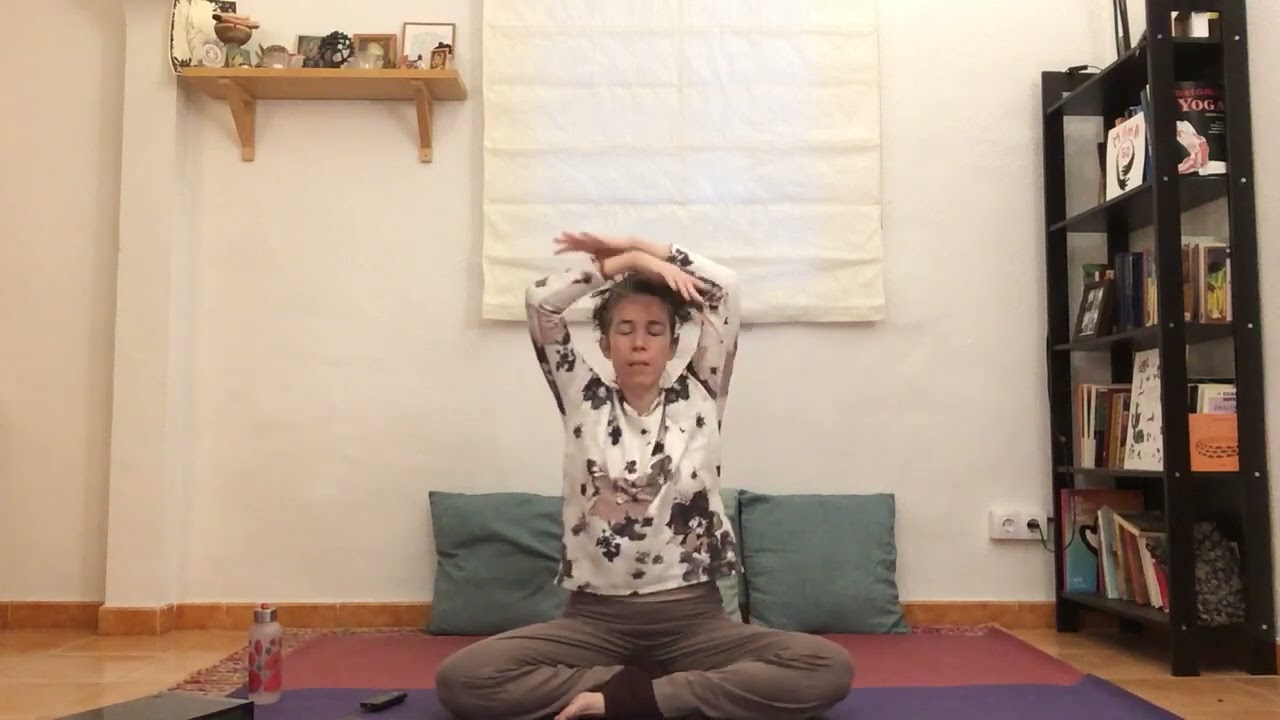 Soltando carga. Serie de kundalinī-yoga para āpana vāyu.