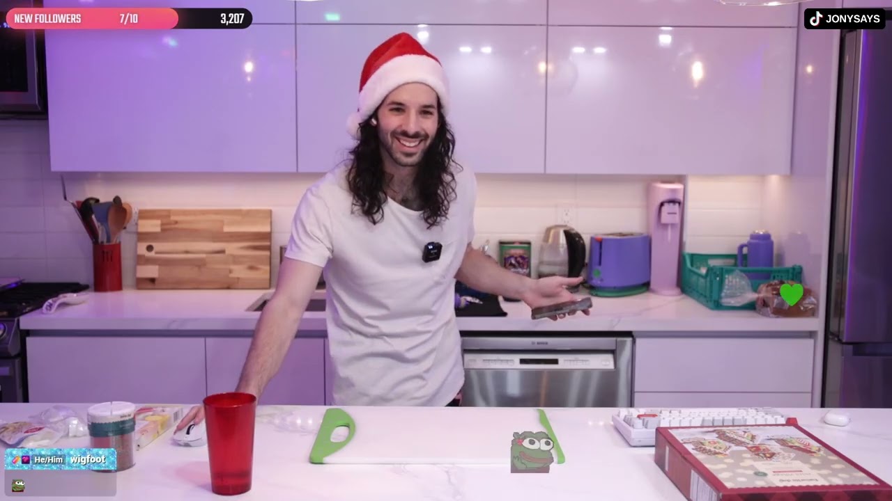 MAKING GINGERBREAD HOUSES WHILE WE STILL CAN FT @passionsplanet [2024-12-29]