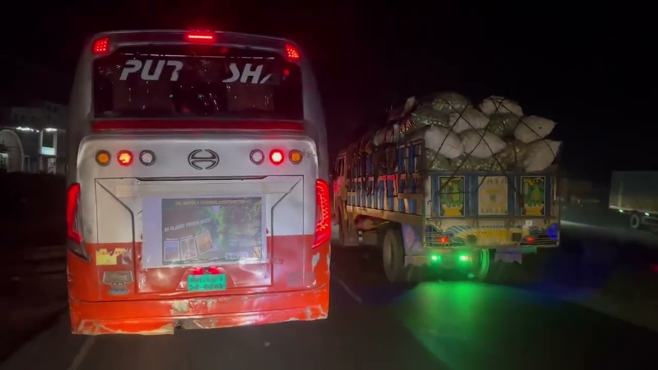 রাস্তার বাহিরে নামায় দিয়ে হানিফ কে ওটি দিলো পূবাশা
