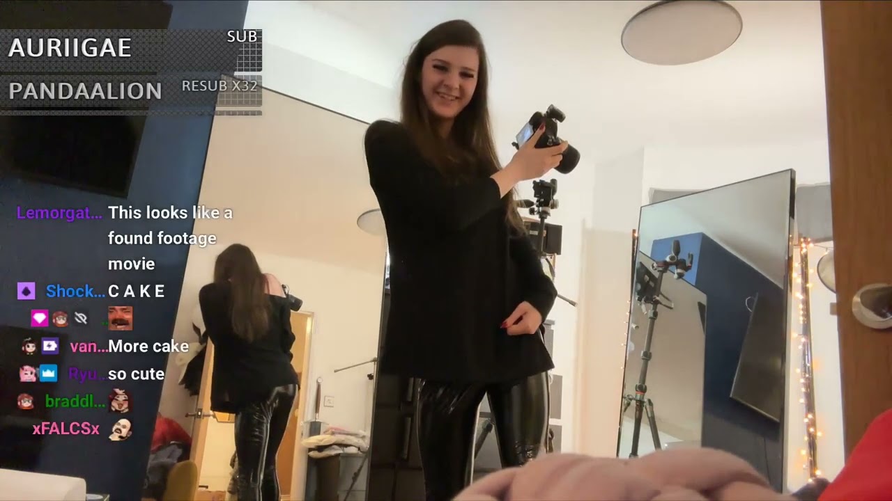 F1NN, PHOTO SHOOTING IN THE MIRROR (SEXY)
