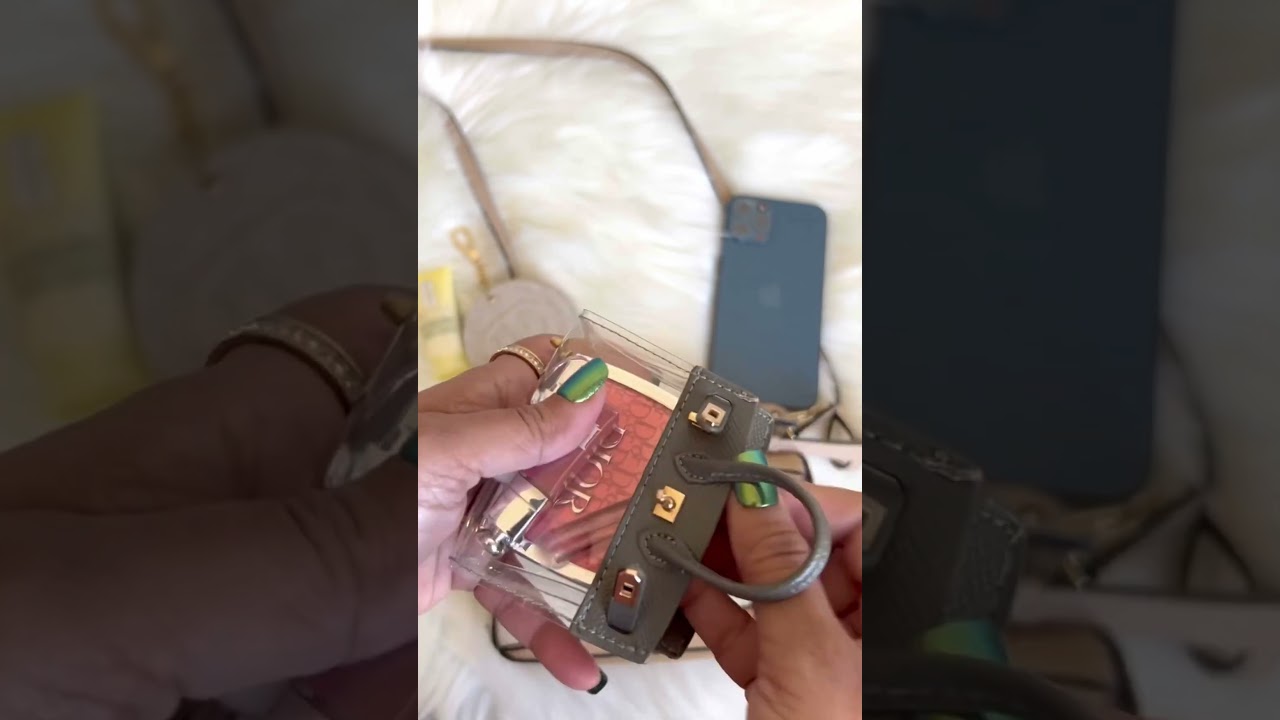 What fits in my Loewe Mini Puzzle Bag 🤎🩷 #loewe #loewepuzzle #loewepuzzlebag #dior #christiandior