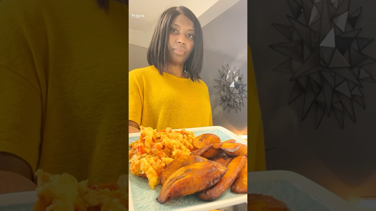 Nigerian Breakfast! Fried eggs and plantain #shorts #breakfast #friedeggs #plantain #nigerianfood