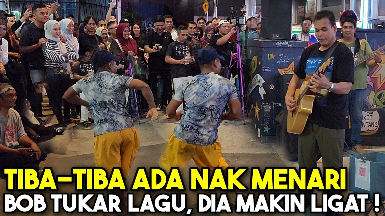 Baru je Bob nak sambung lagu rock, tiba² masuk penari tak diundang. Tergelak habis pengunjung !