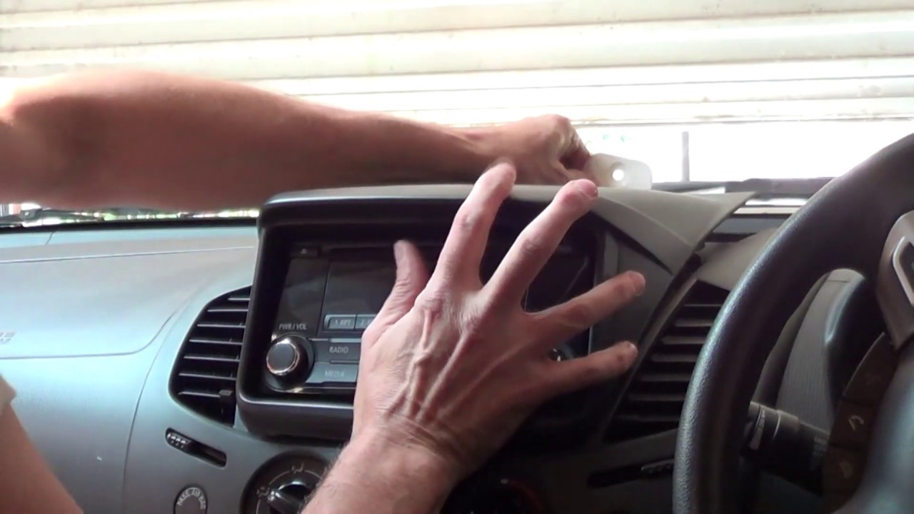 Remove Mitsubishi MN Triton stereo head unit
