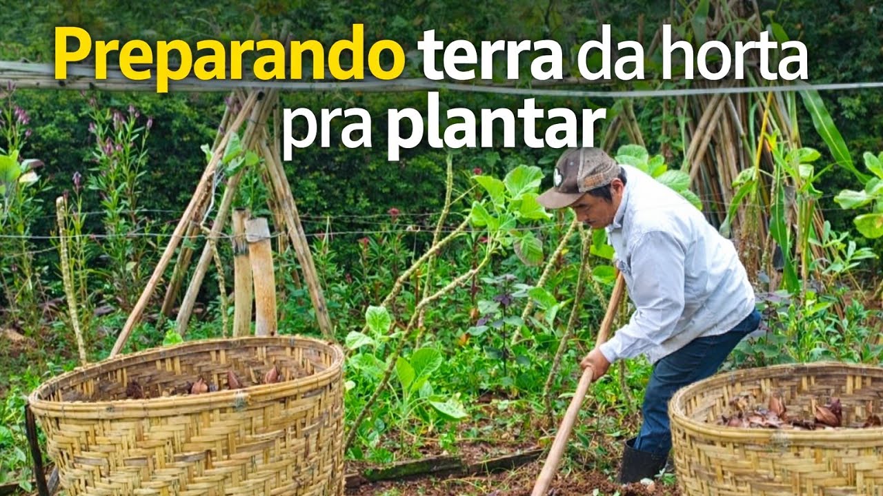 PREPARANDO TERRA DOS CANTEIROS DA HORTA,PARA PLANTAR!🐝🌿🍆🌱🥒🥬🌶️