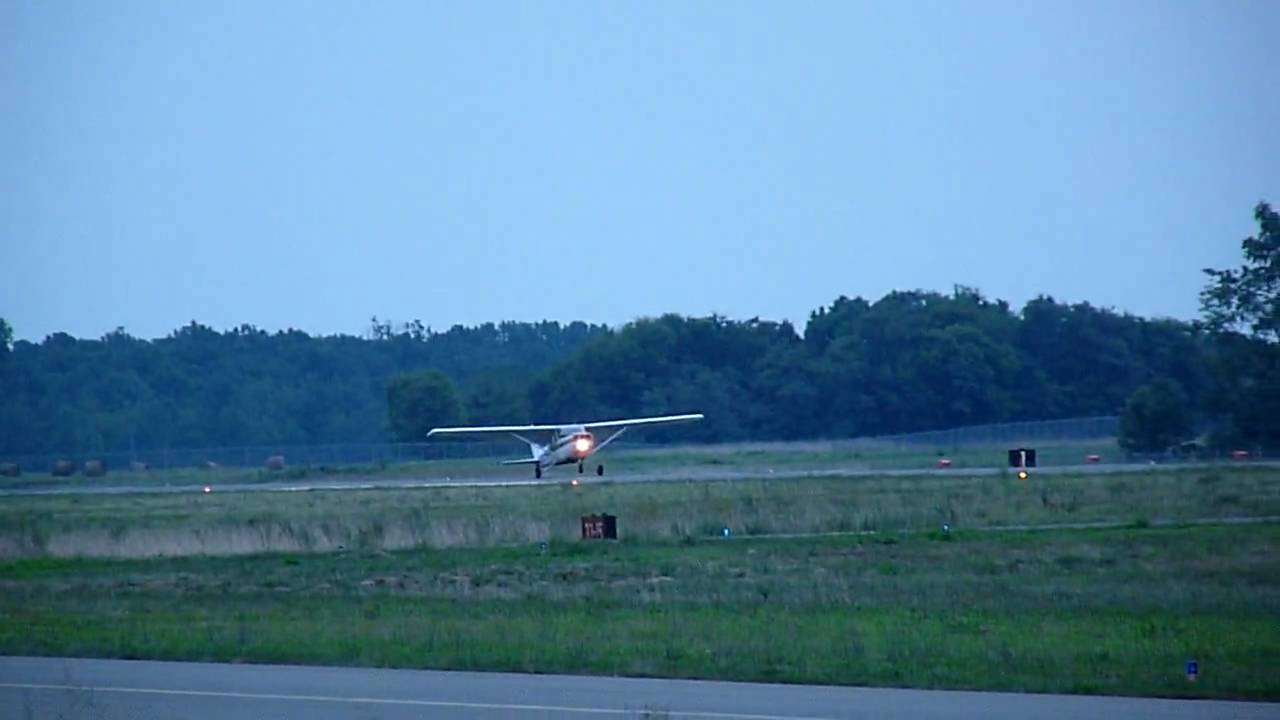 N13807, Cessna 172 Touch & Go #2 at KHWY on August 5, 2009 at 8:02 PM