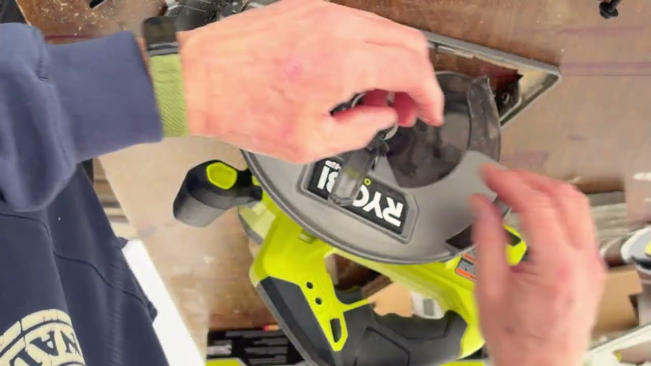 Первая ошибка в игре против Ryobi, но Home Depot выбивает хоумран!