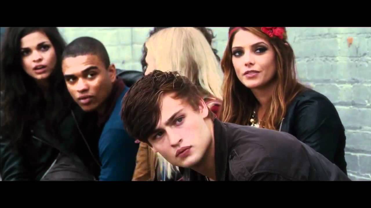 Official trailer LOL - Laughing Out Loud (NL)