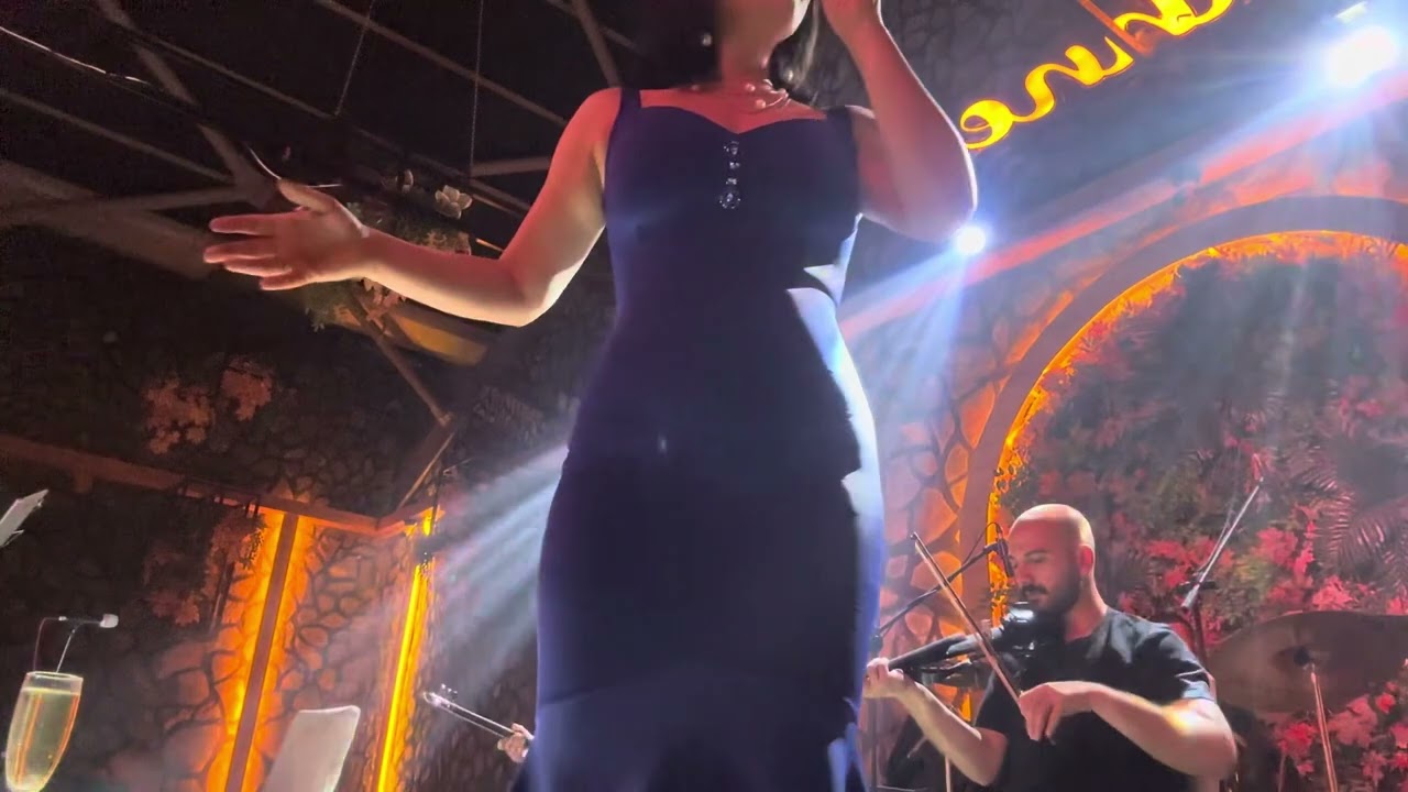 Durdurun dünyayı başım dönüyor (canlı) sahne performansı