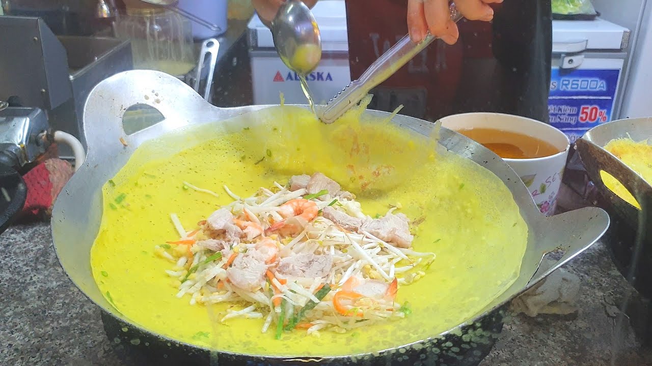 Vietnam Crispy Tumeric Crepe • Banh Xeo 😍