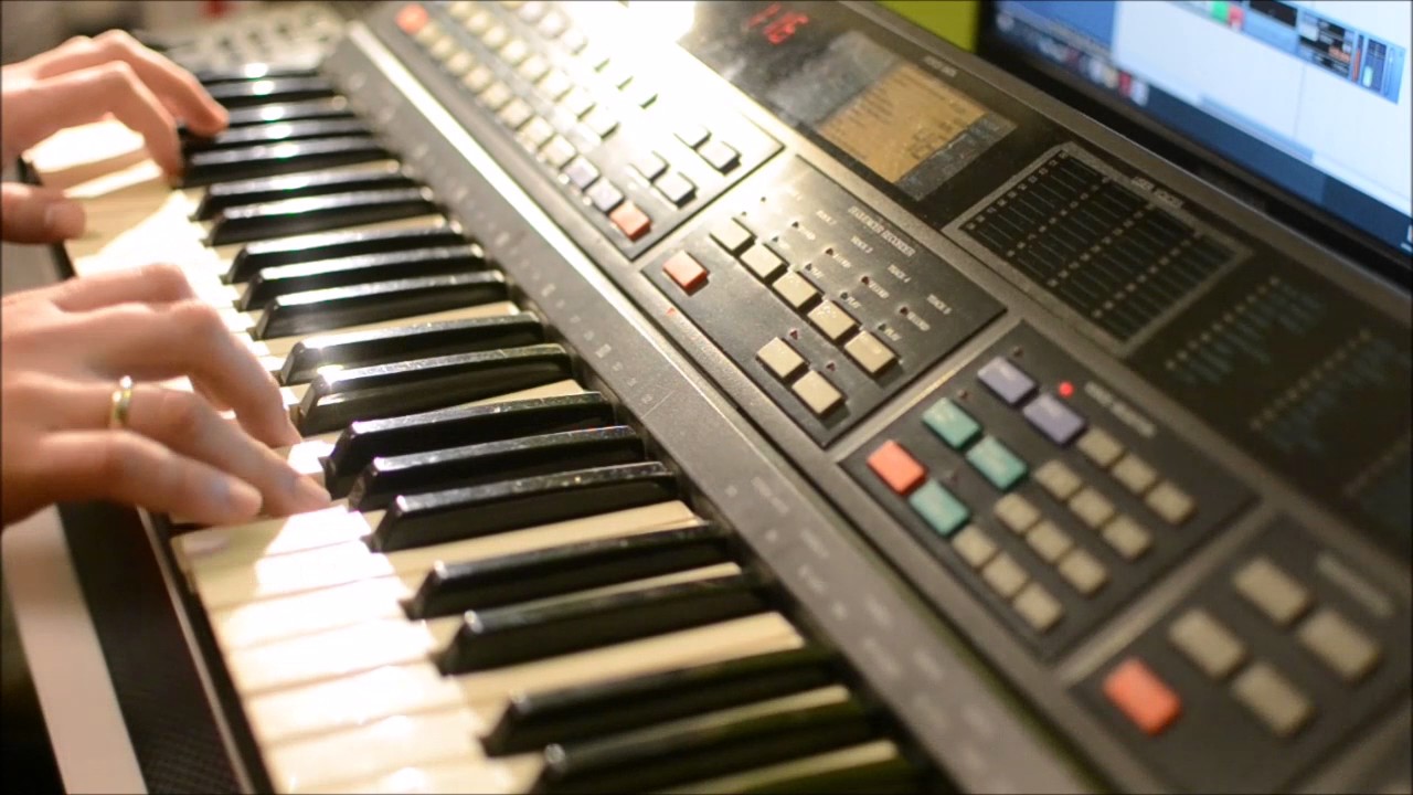 Yamaha DSR2000 - rare vintage FM keyboard (sound demo)