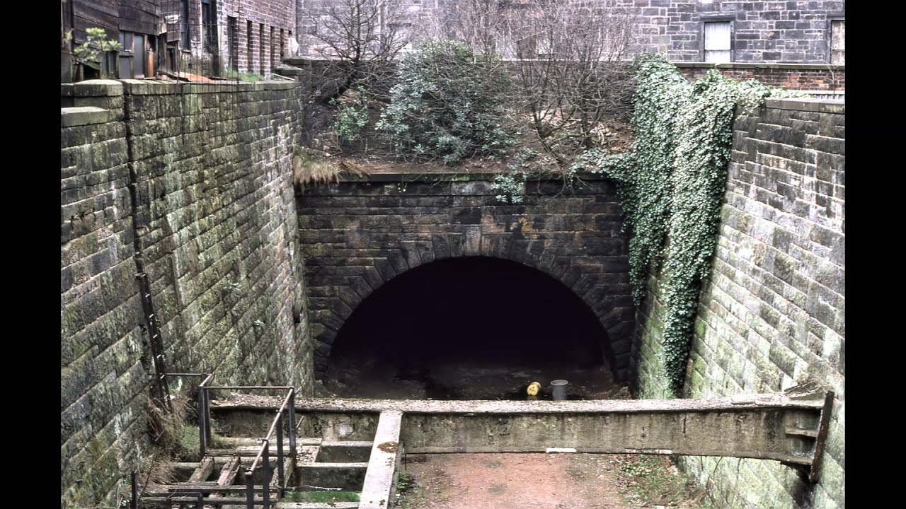 GLASGOW'S DISUSED RAILWAYS - Stobcross to Maryhill via Botanic Gardens  1981, by Douglas Thomson