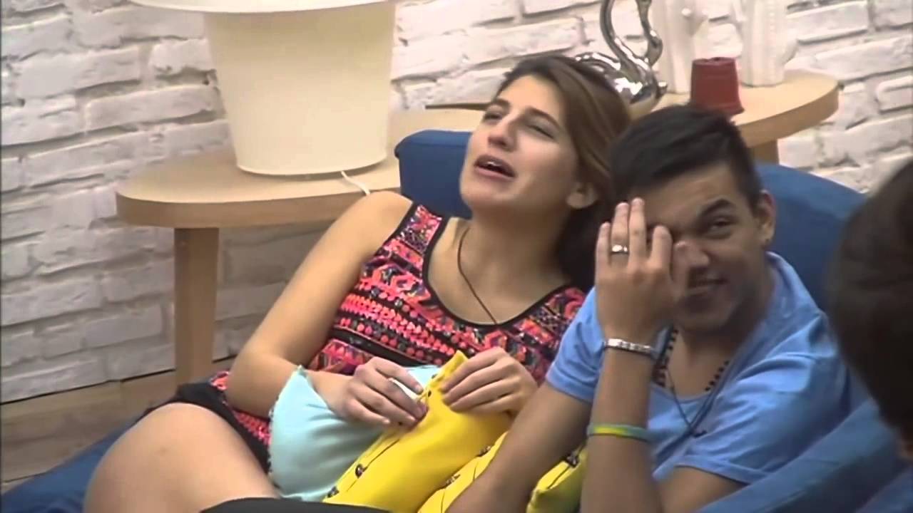 LOS DEJARON ESPERANDO EN EL LIVING GH2015