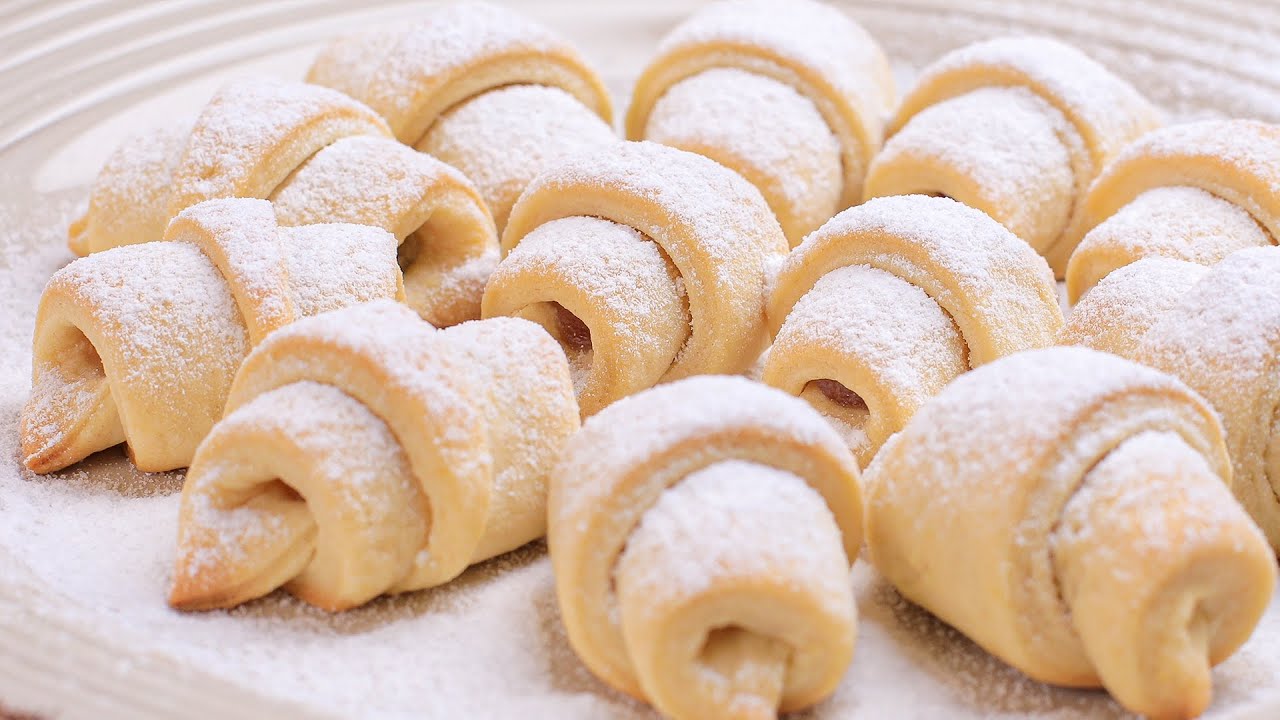 Cornulete fragede cu unt si rahat