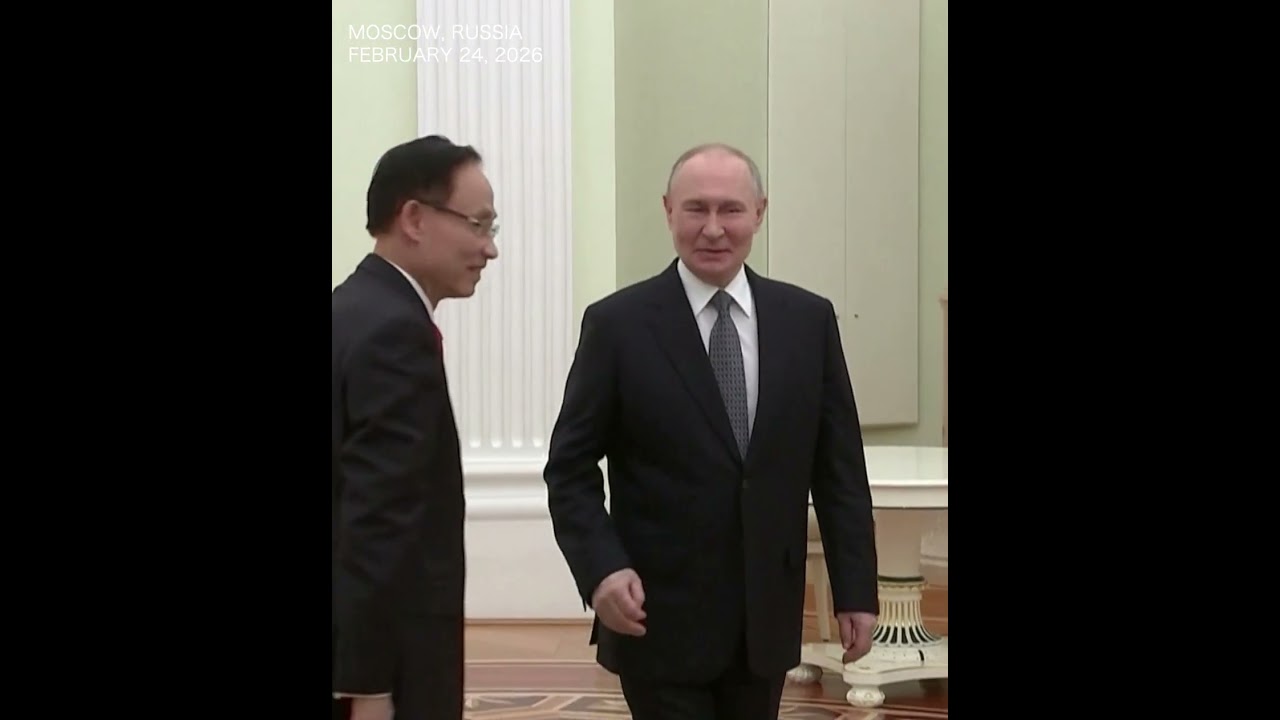 Russia's Putin hosts Vietnamese Foreign Minister in Moscow