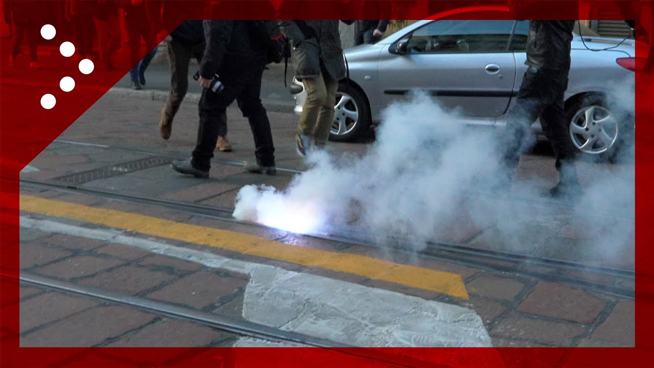 Milano, nuovo corteo degli anarchici per Cospito: lancio di oggetti contro polizia e giornalisti