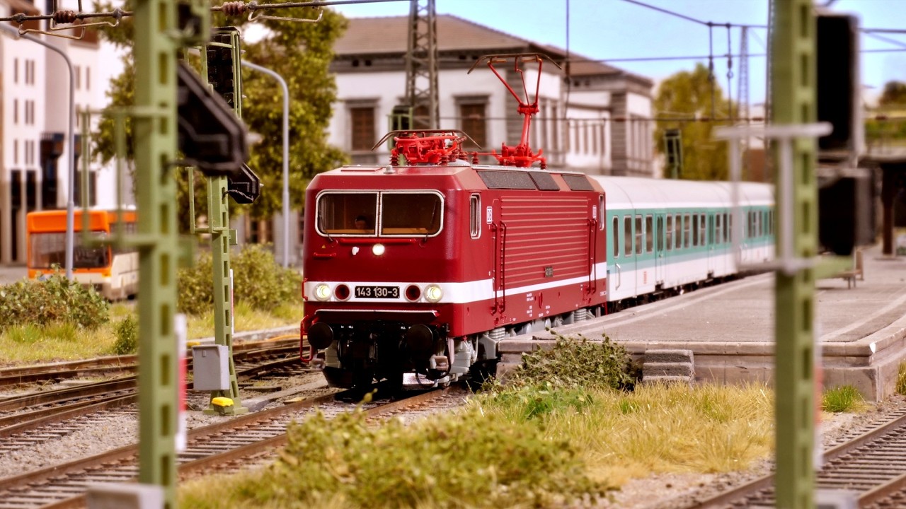 Eine Lok viele Möglichkeiten? Roco BR 143 mit Sound