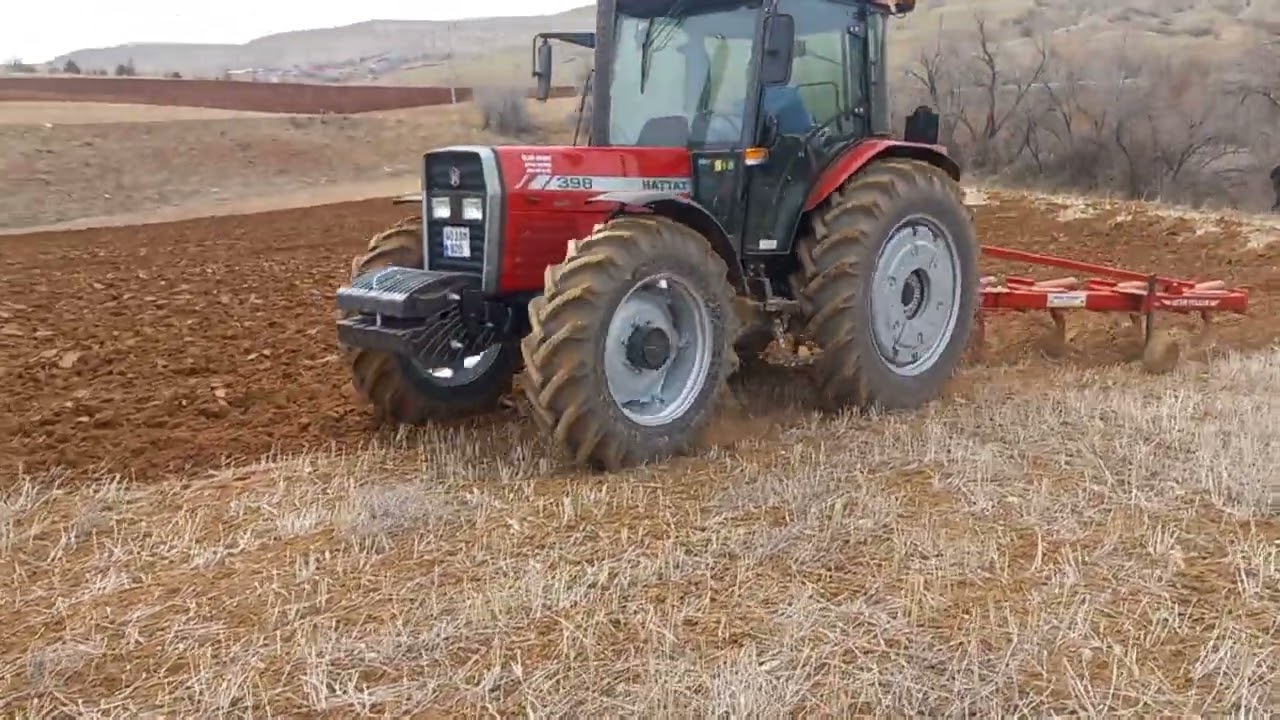 Hattat 398  aydın 14 numara 5 li pulluk herk yapımı. traktör  sıfır olduğu için alıştırma yapıyoruz.