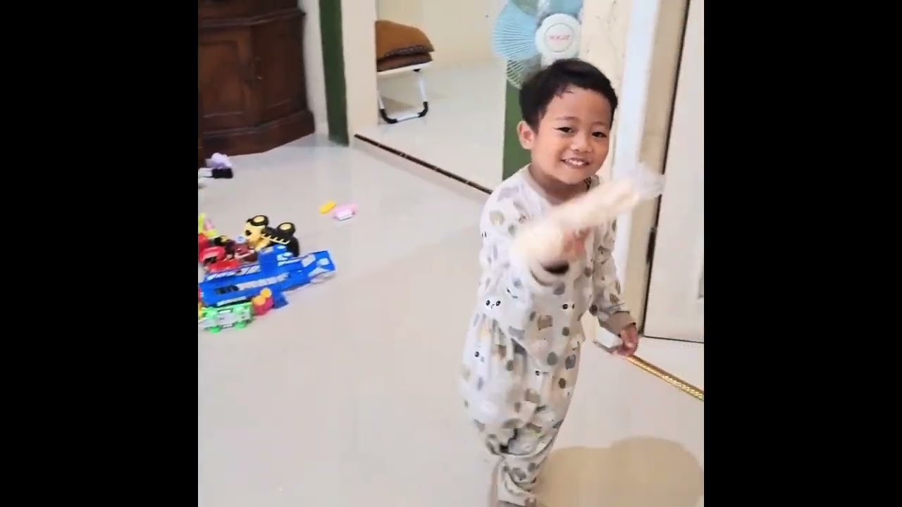 KEGIATANKU DIRUMAH DAN DI SEKOLAH // Dek Mecca dan Dek Azrilio