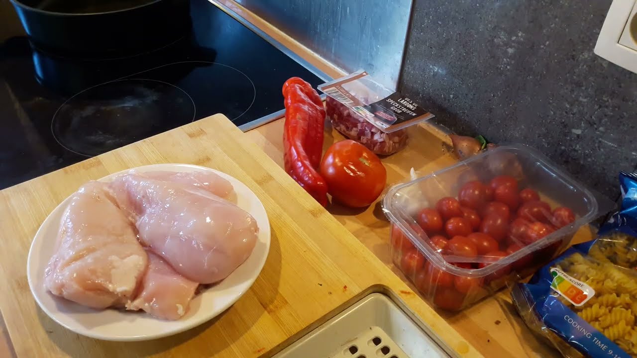 [#010] JAN 10 Spirelli, poulet, lardons, poivron, tomates cerises