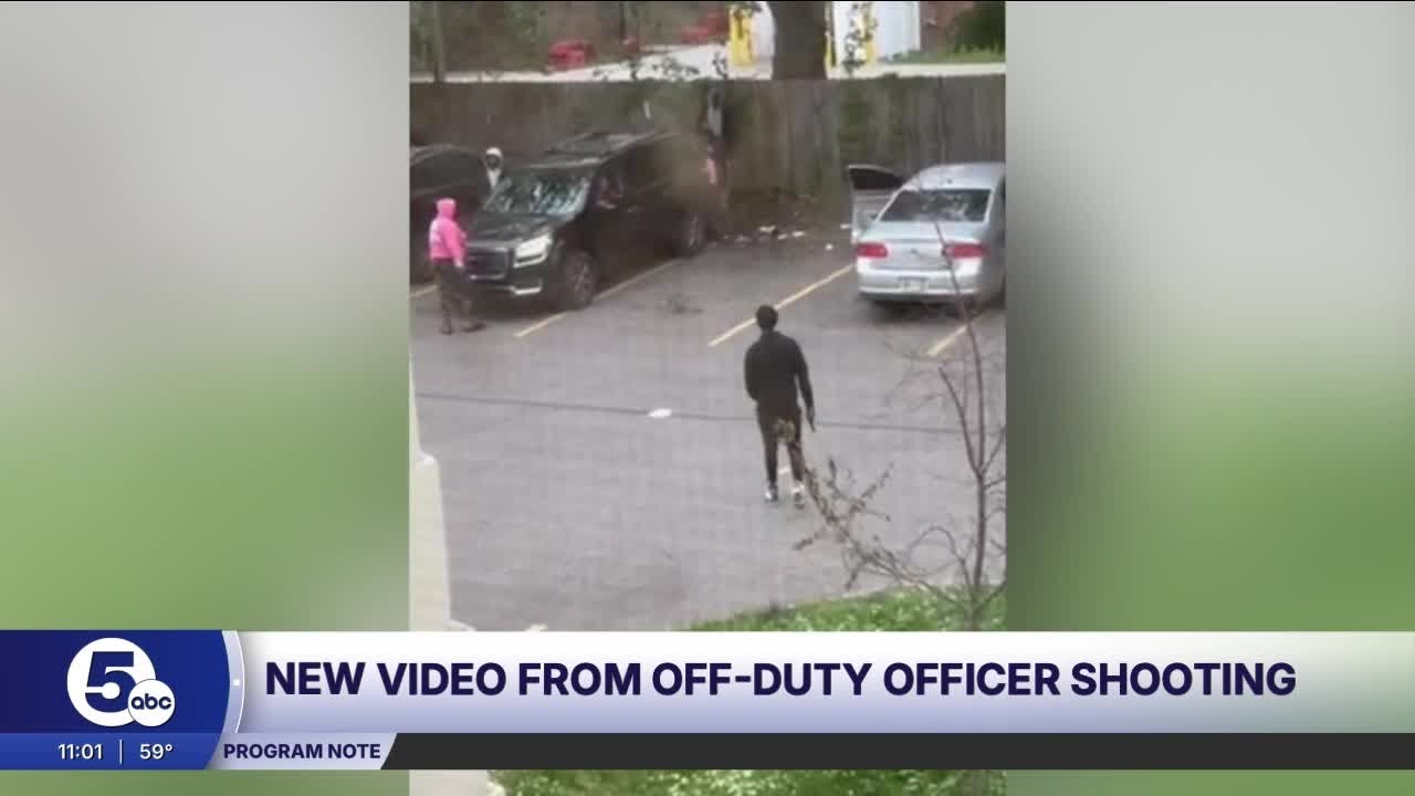 Видео с камеры мобильного телефона запечатлело ссору и стрельбу со смертельным исходом с участием...