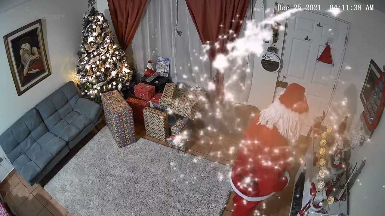 Cámara de seguridad capta Santa Claus entrando por chimenea en NAVIDAD