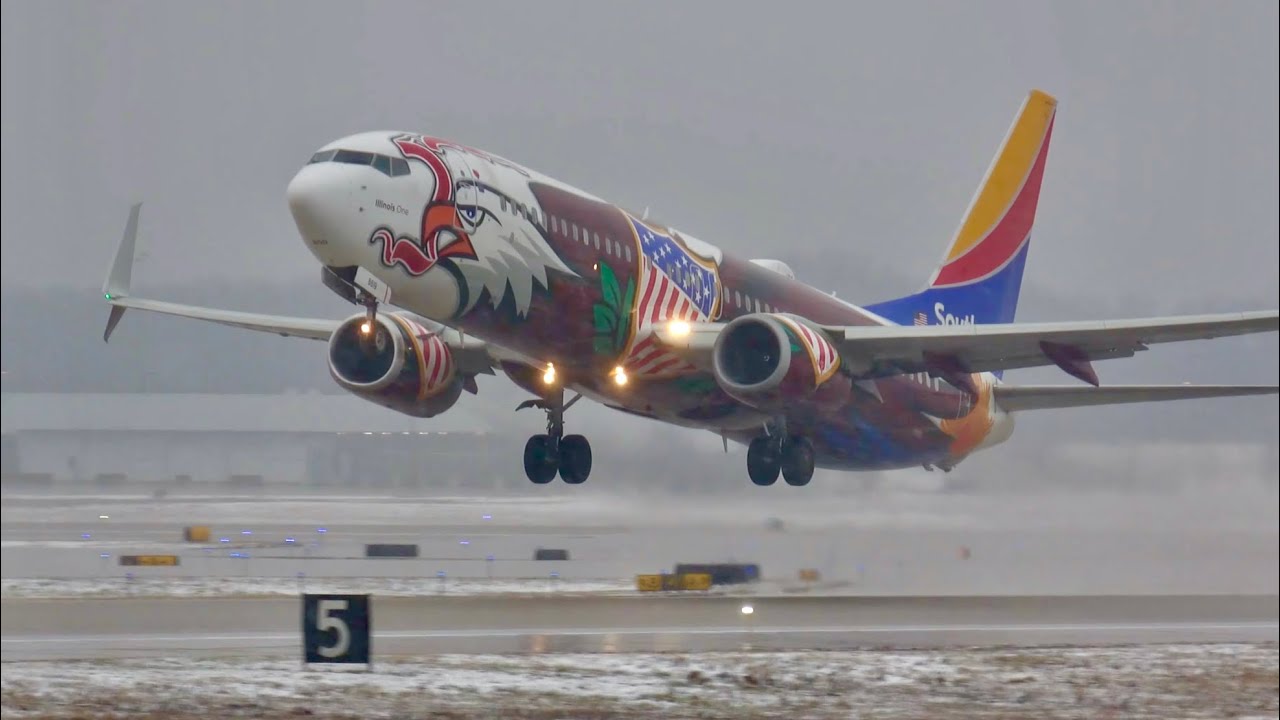 Snowy & Windy Plane Spotting at Gerald R. Ford Int'l - Grand Rapids - January 10, 2026