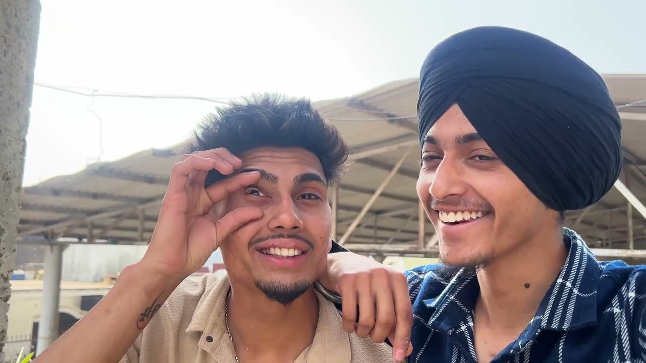 ￼ Aakh ko Kya Ho Gaya? 😨