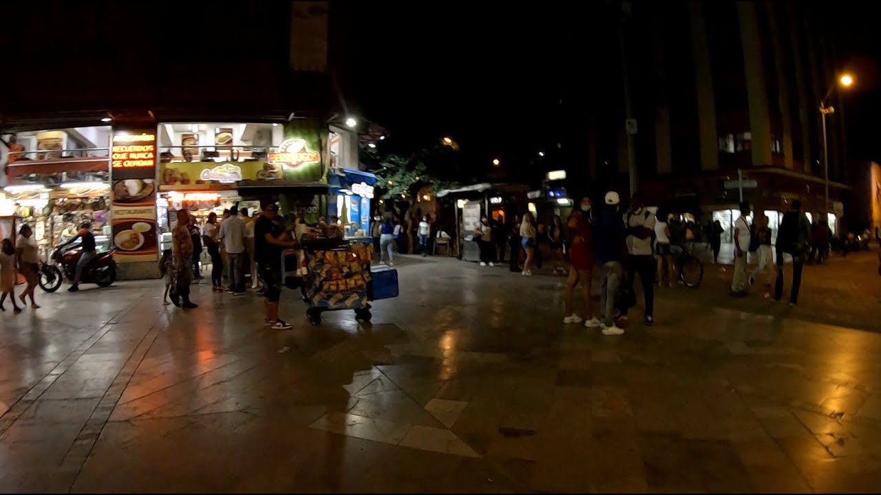 Medellin | El Centro | At night