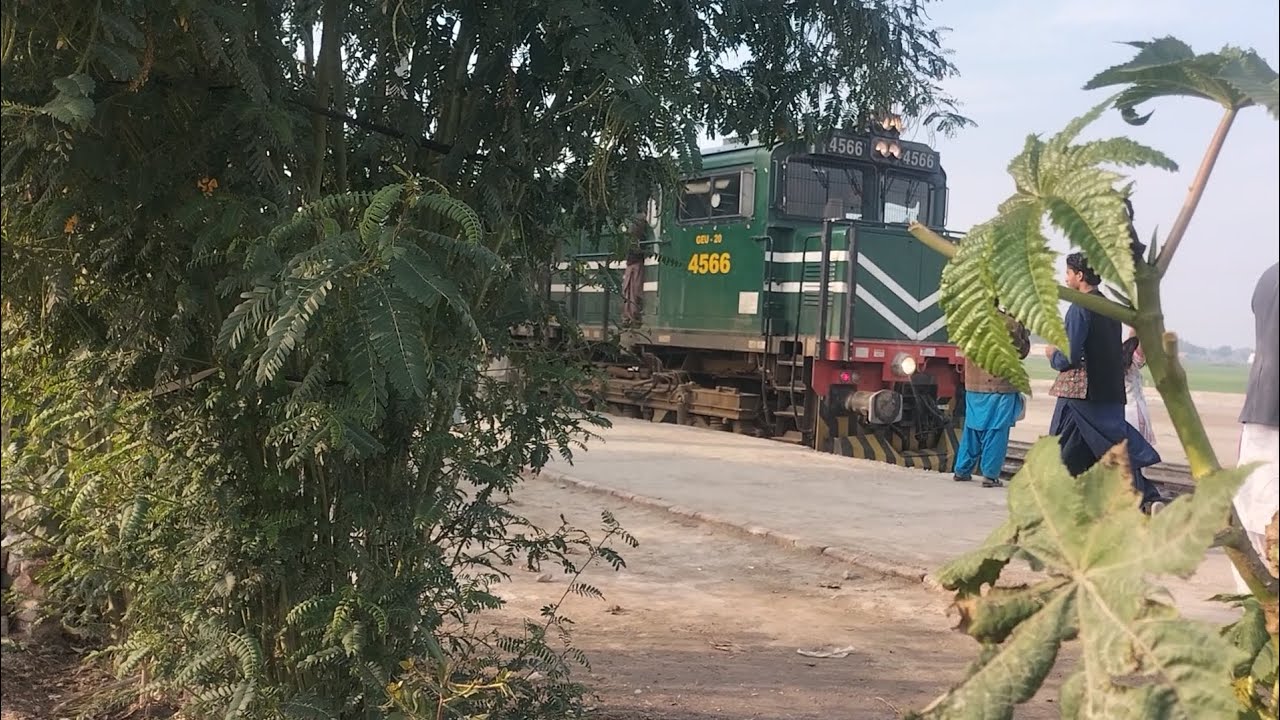 Khushal Khan khattak 19up and 20down kandhkot railway station vlog s like my video all 