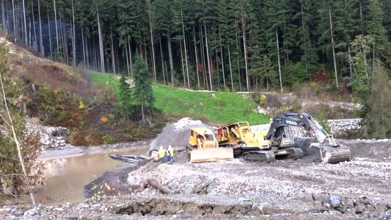 Sunken Volvo Excavator Recovery with Caterpillar D8K and D9G Bulldozers