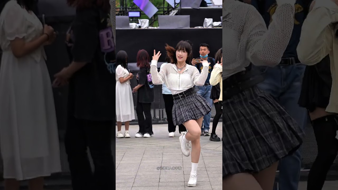 真真随舞《恋爱告急》(240504)#天津欢乐谷 #谁能拒绝天津欢乐谷的甜妹 #欢乐谷真真 #随机舞蹈 #恋爱告急