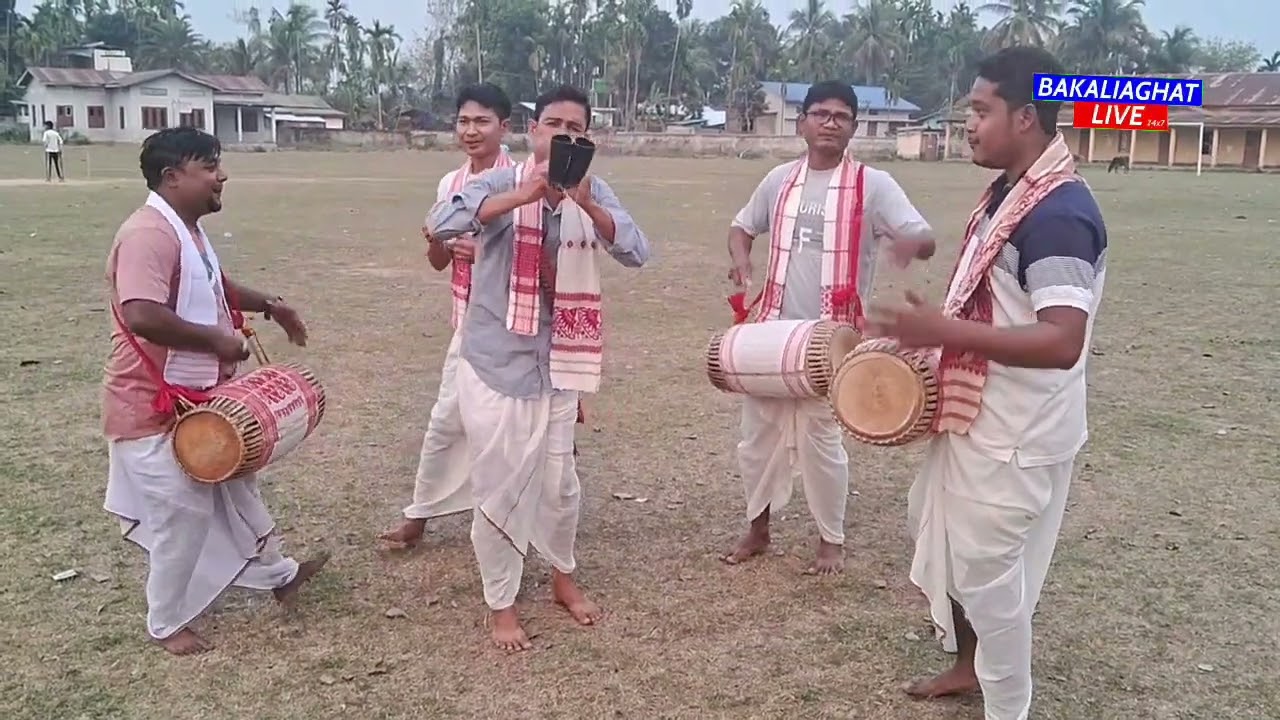 ♦পেঁপাৰ টিহিটি মাতে বিহু অহাৰ বাতৰি দিলে বকলীয়াঘাটত ৷