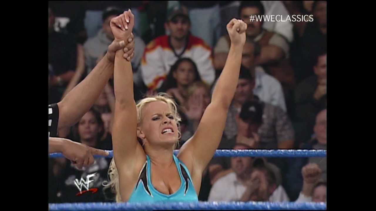 WWE SmackDown 23 ноября 2000 г. — С Днём благодарения! Триш Стратус против Молли Холли