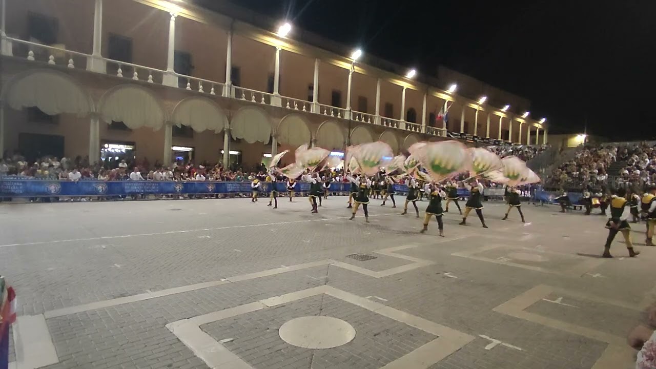 Tenzone Argentea 2025 grande squadra e musici rione Lama