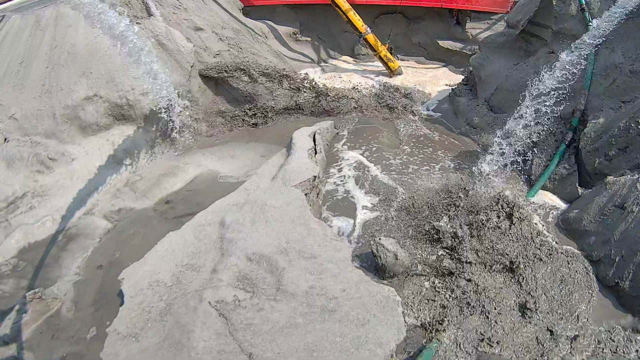 The Incredible Art of Moving Sand with Water | A Master at Work | Sand Flow Chronicles