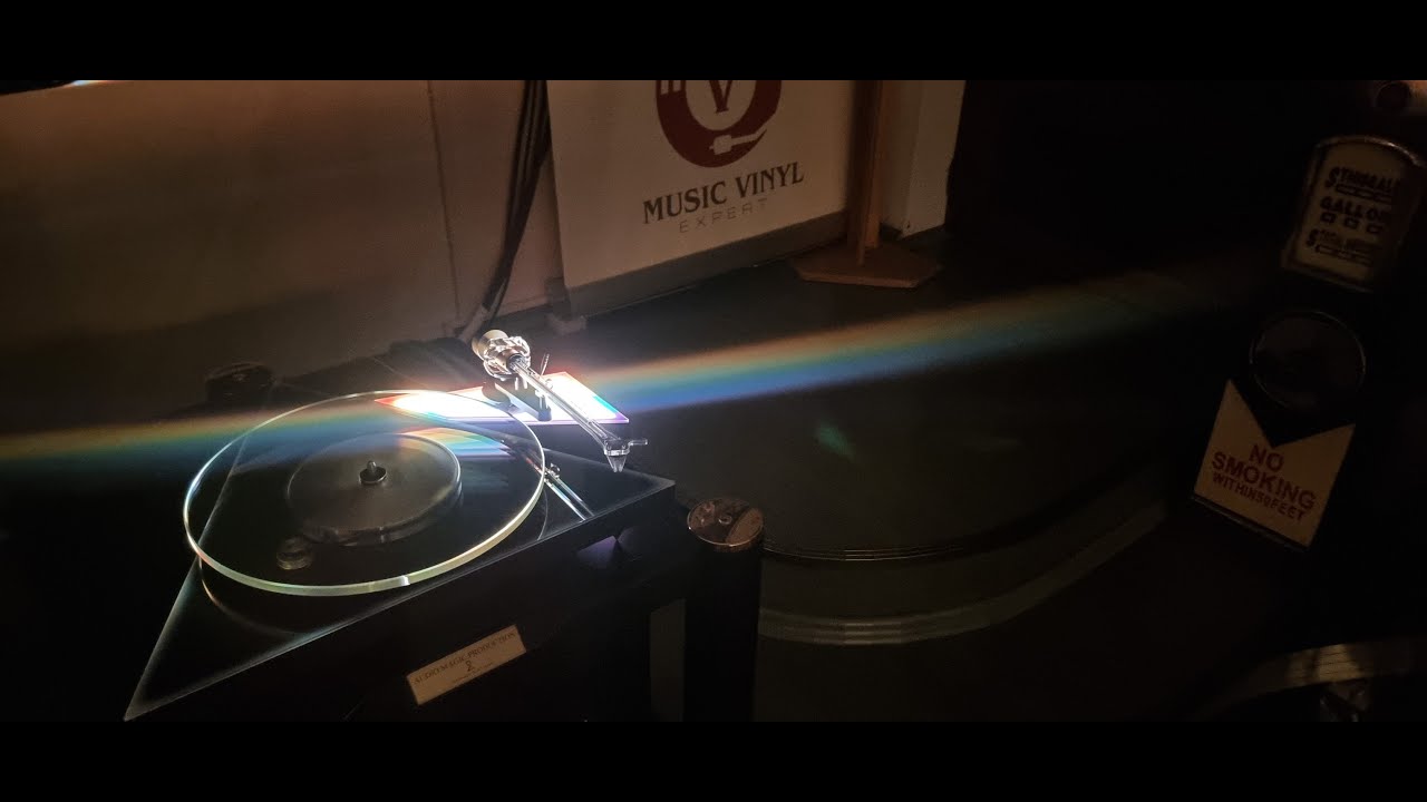 Review 2 Andrei Vaduva! Pro-Ject Dark Side Of The Moon - 50th Anniversary Special Edition Turntable