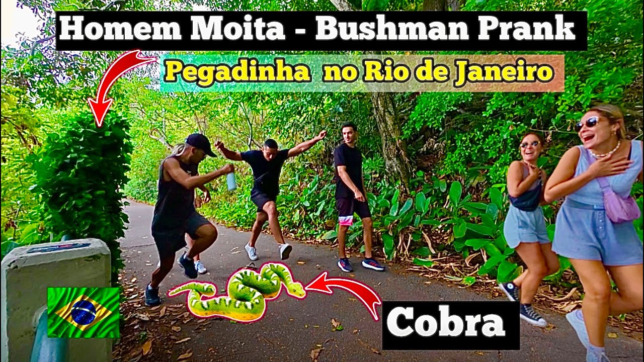 Pegadinha: Susto duplo com o homem moita e a cobra assustando pessoas no Rio de Janeiro