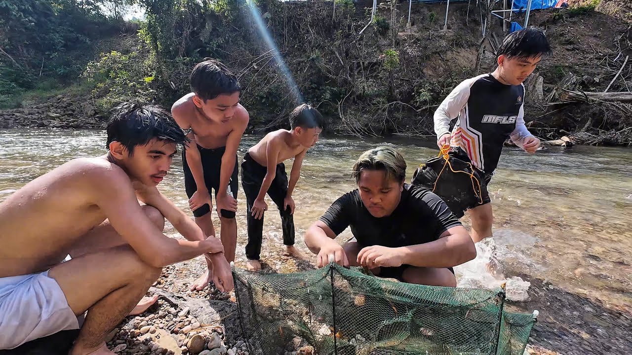 DAY-2 FAMILY CAMPING TIDUR DALAM PONDOK BESAR // ANGKAT BUBU CARI LOBSTER SUNGAI DAN MANDI // 