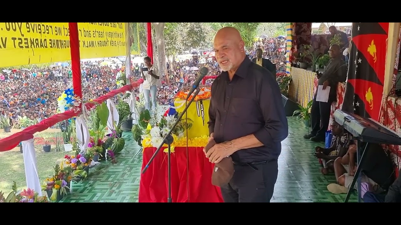 DPM JOHN ROSSO AT BULOLO WITH THE LATE WENGE'S CASKET #kalangnewssports 