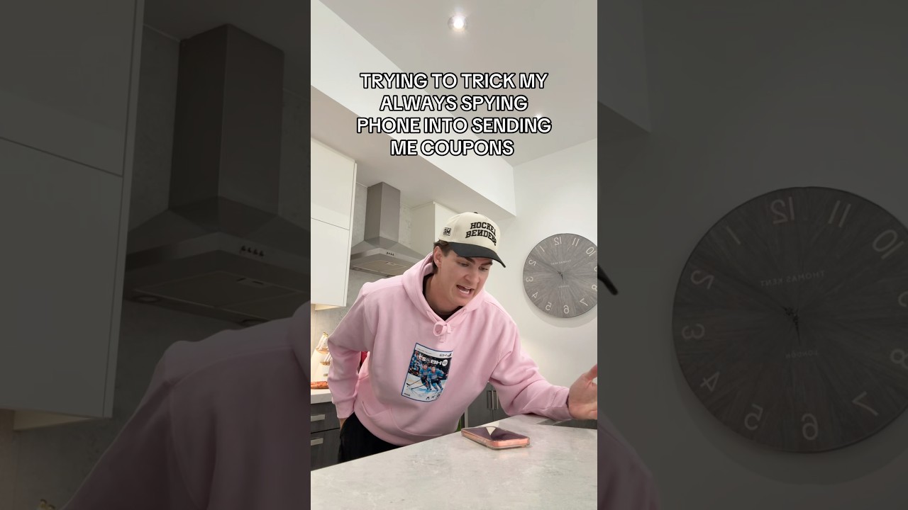Пытаюсь обхитрить телефон, который за мной следит! 😂 #хоккей