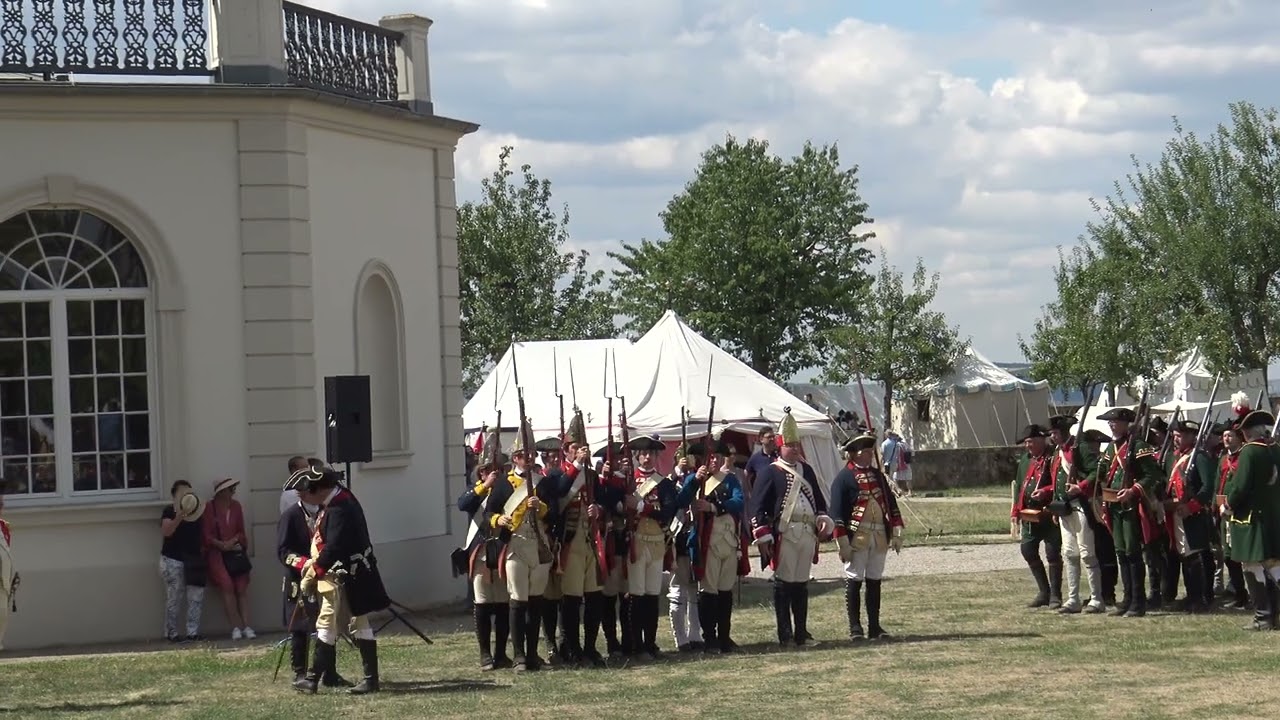 Zeitreise ins 18  Jahrhundert 2022 auf Schloss Fasanerie - Impressionen vom Paradeplatz