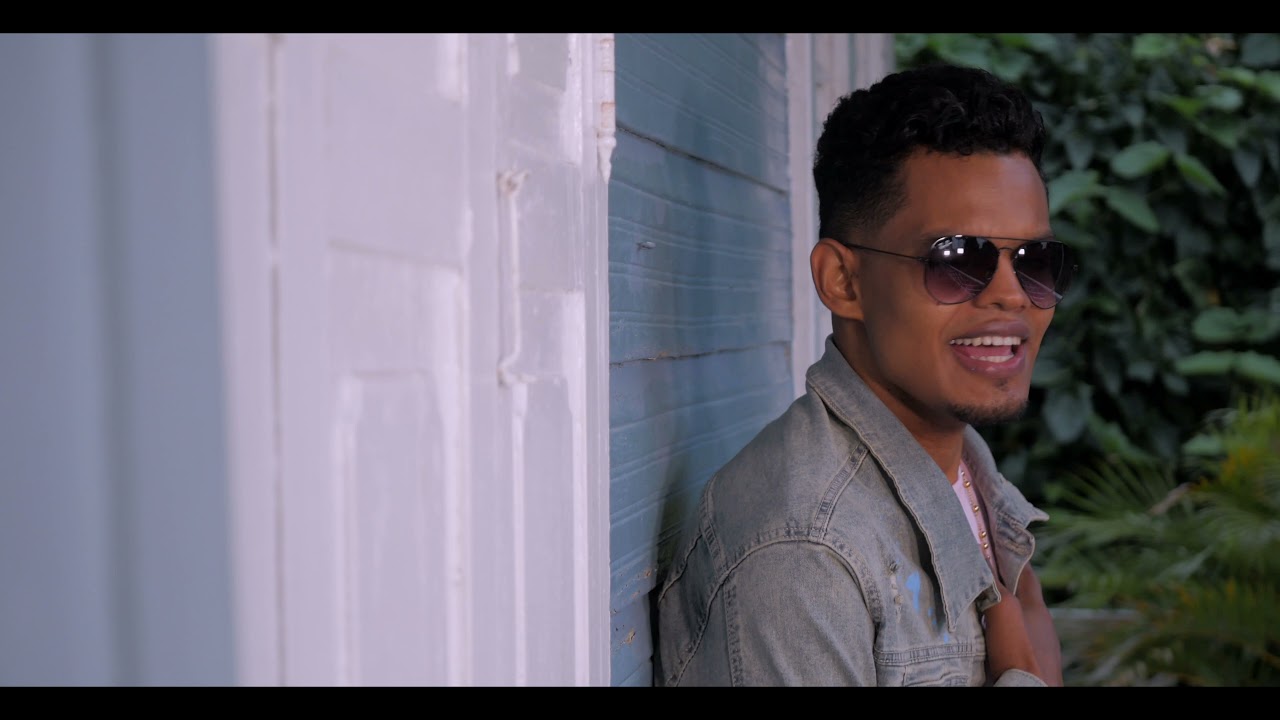 Adrian Live - Ven A Mi - Video oficial Bachata