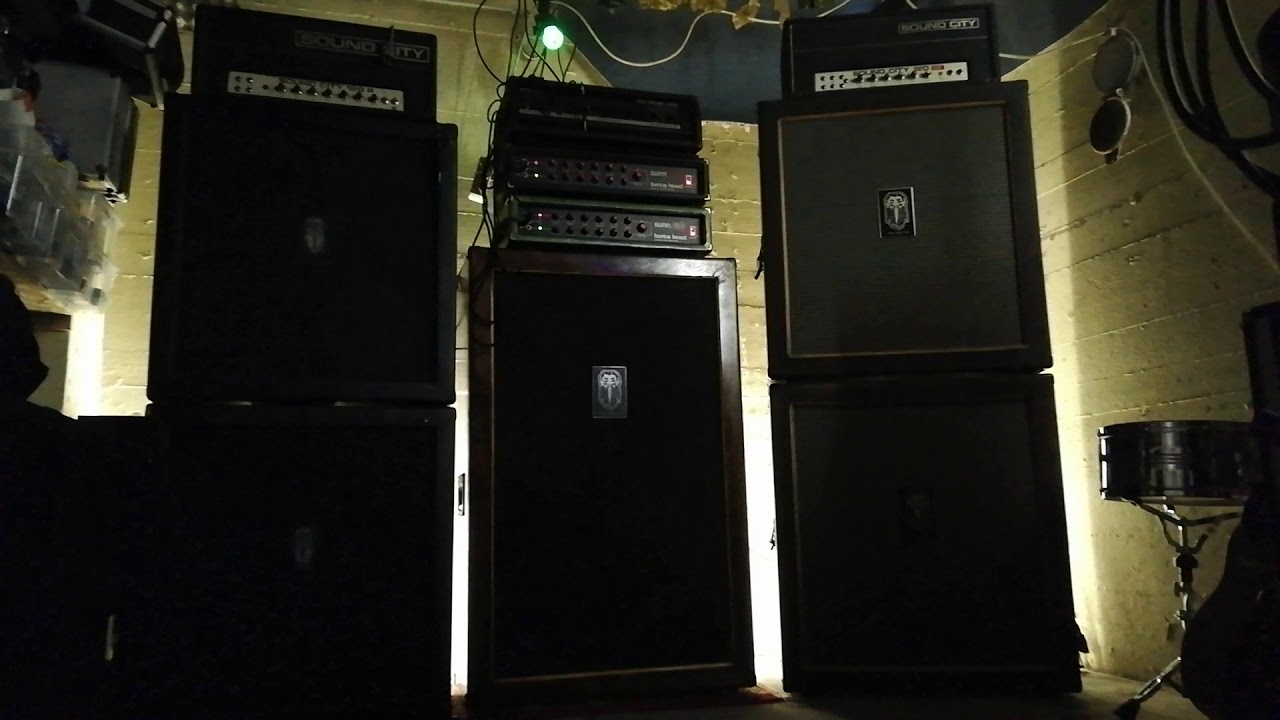 Cosmic Terror Cabs 4x15 with two sunn beta leads