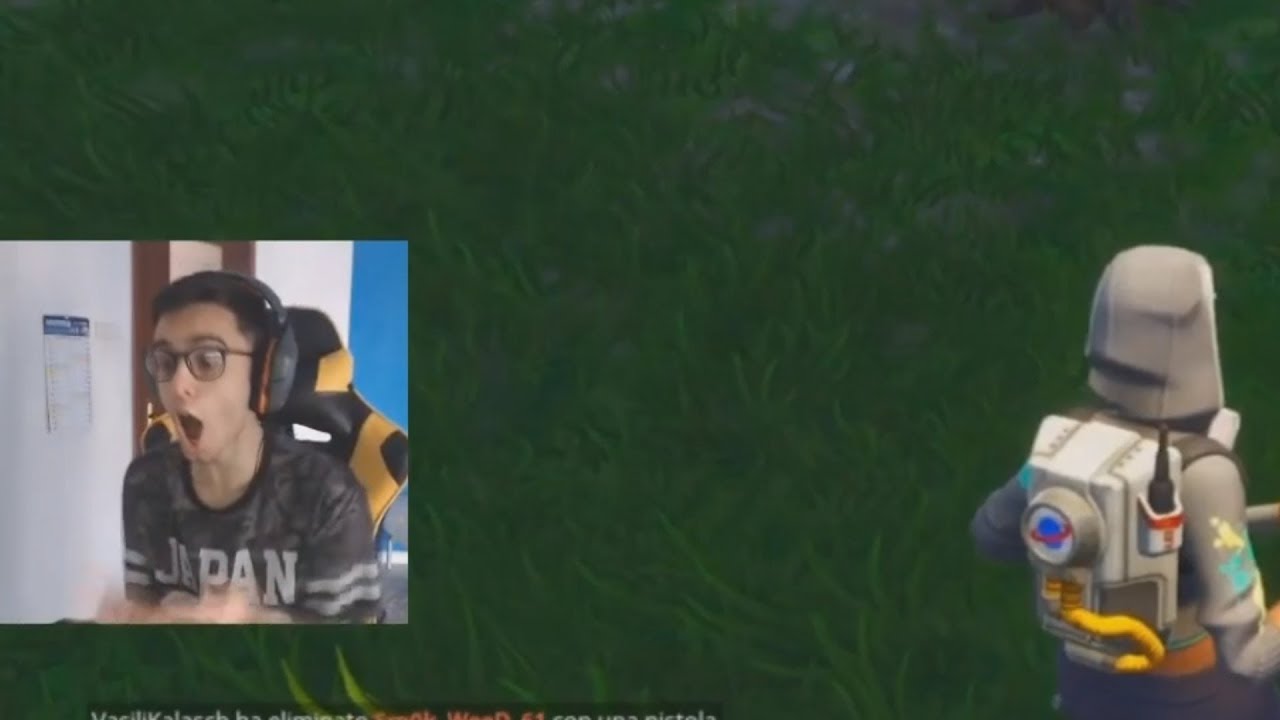 RAGAZZO DONA 250 EURO AD UNO YOUTUBER E PER POCO SVIENE IN LIVE!