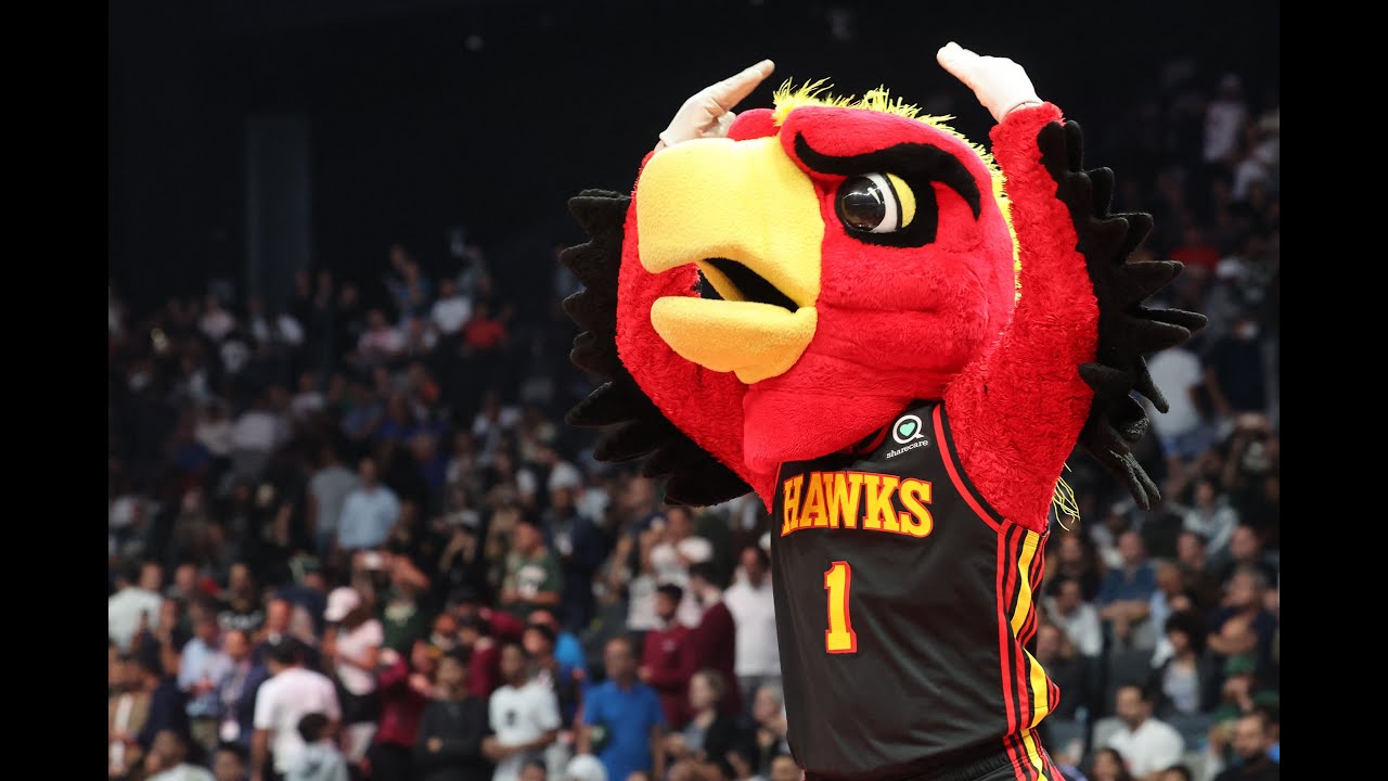 Young Hawks fan beats team mascot in epic dance battle