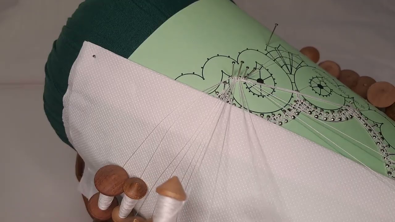 Sklekljaj si čipko OBLAK, video