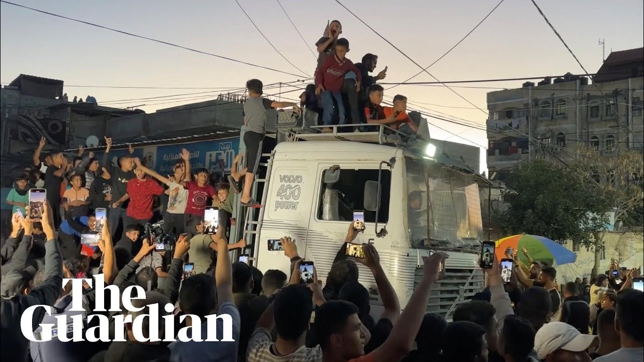 Celebrations in Gaza after Hamas says it accepts ceasefire deal