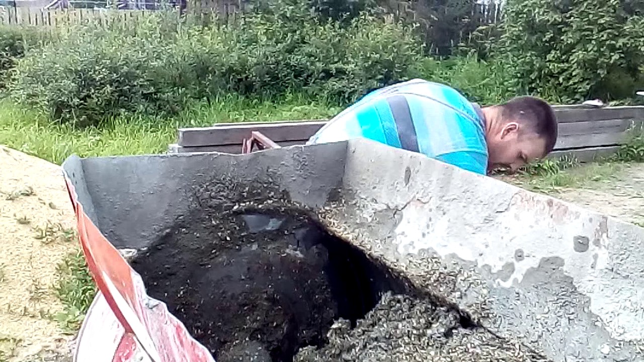 За лето,можно силами 2х человек возвести коробку 8*8 при наличии фундамента.Реально!