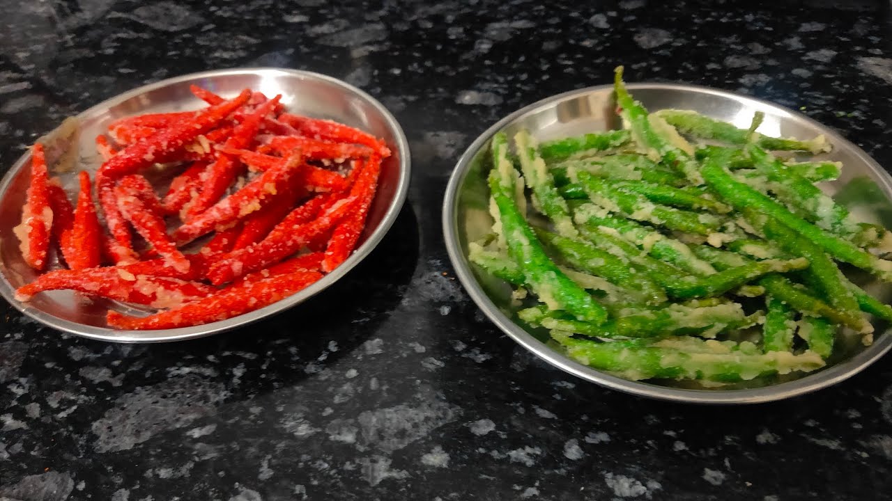 गोड मिरच्याची रेसिपी ज्या की तुम्ही आम्ही लहानपणी खालेल्या आहेत . 